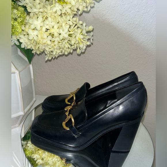 Marc Fisher Women's Harlae Pump, black with goldtone hardware - Picture 5 of 10